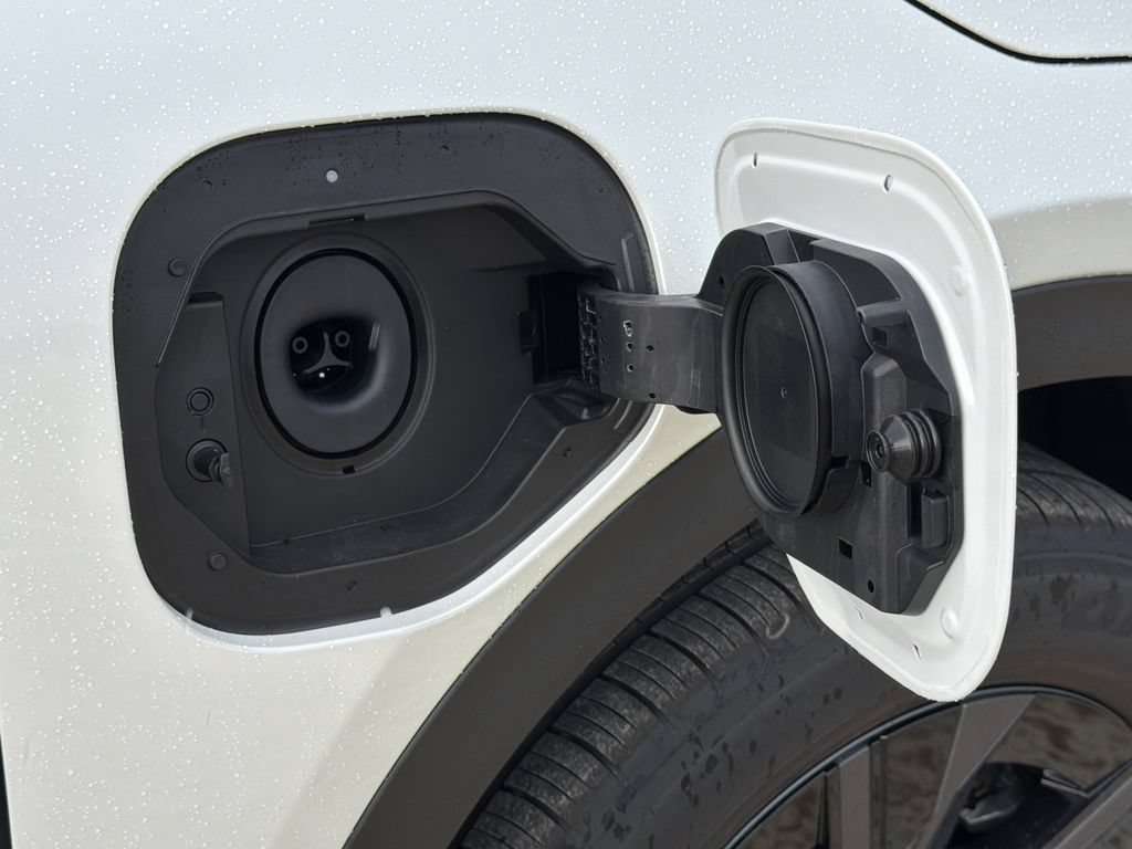 New 2026 Toyota C-HR AWD/4WD image 9