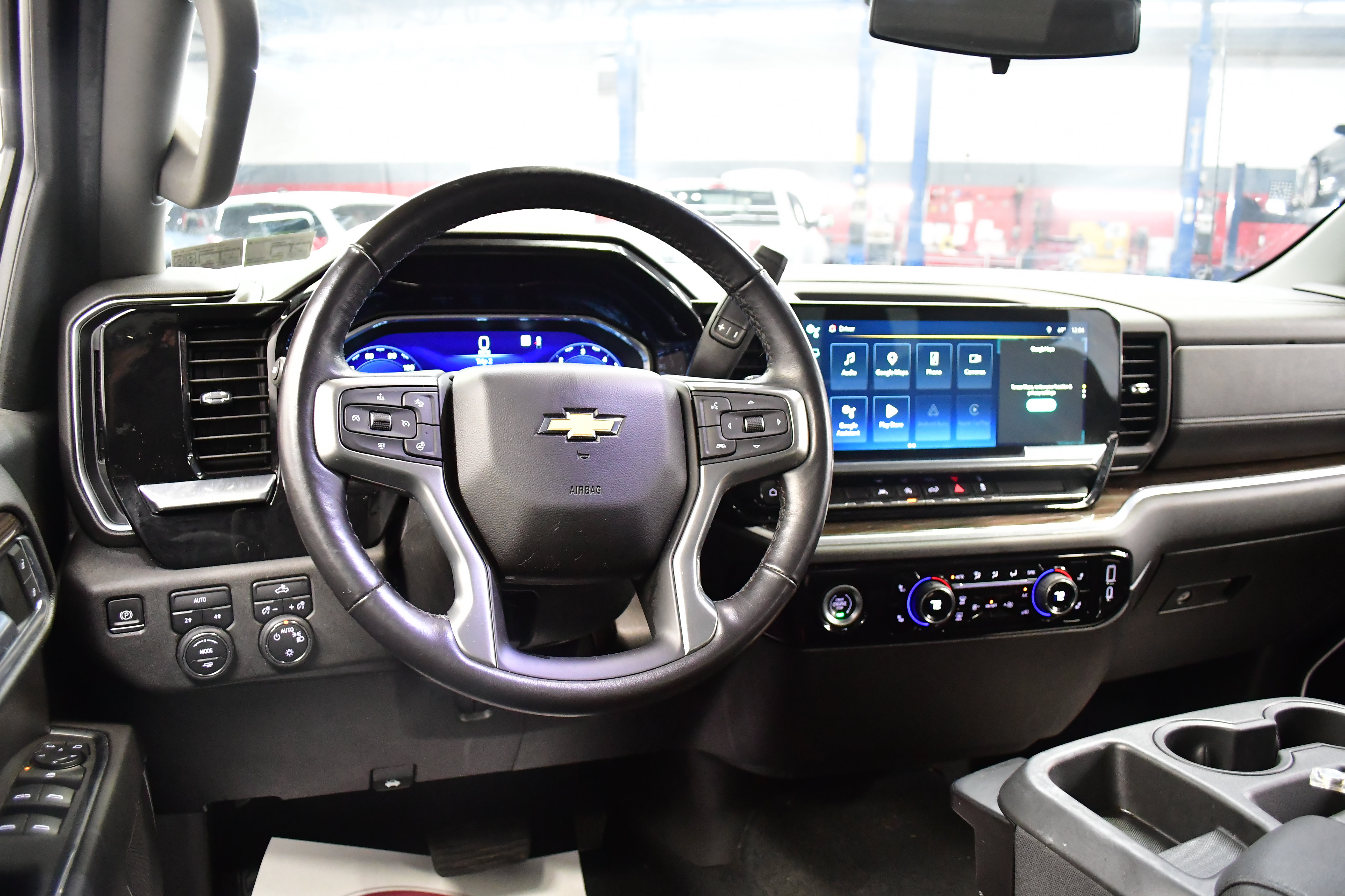 Used 2022 Chevrolet Silverado 1500 LT AWD/4WD image 8