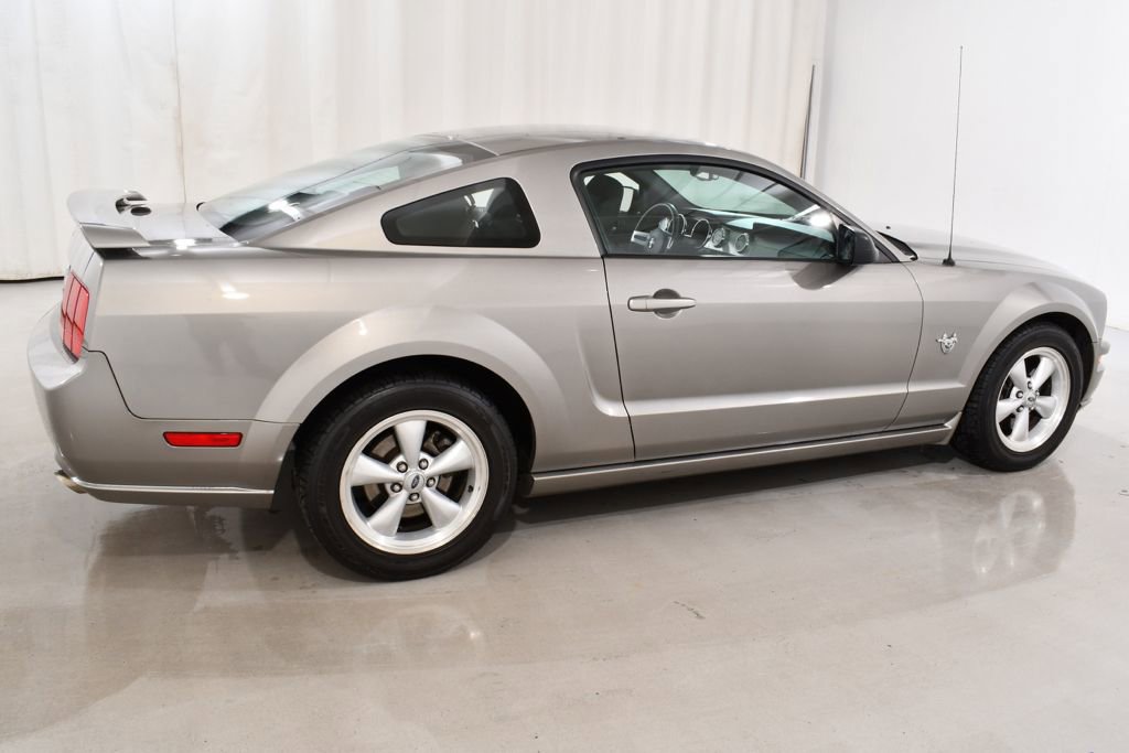 Used 2009 Ford Mustang GT Premium RWD image 11