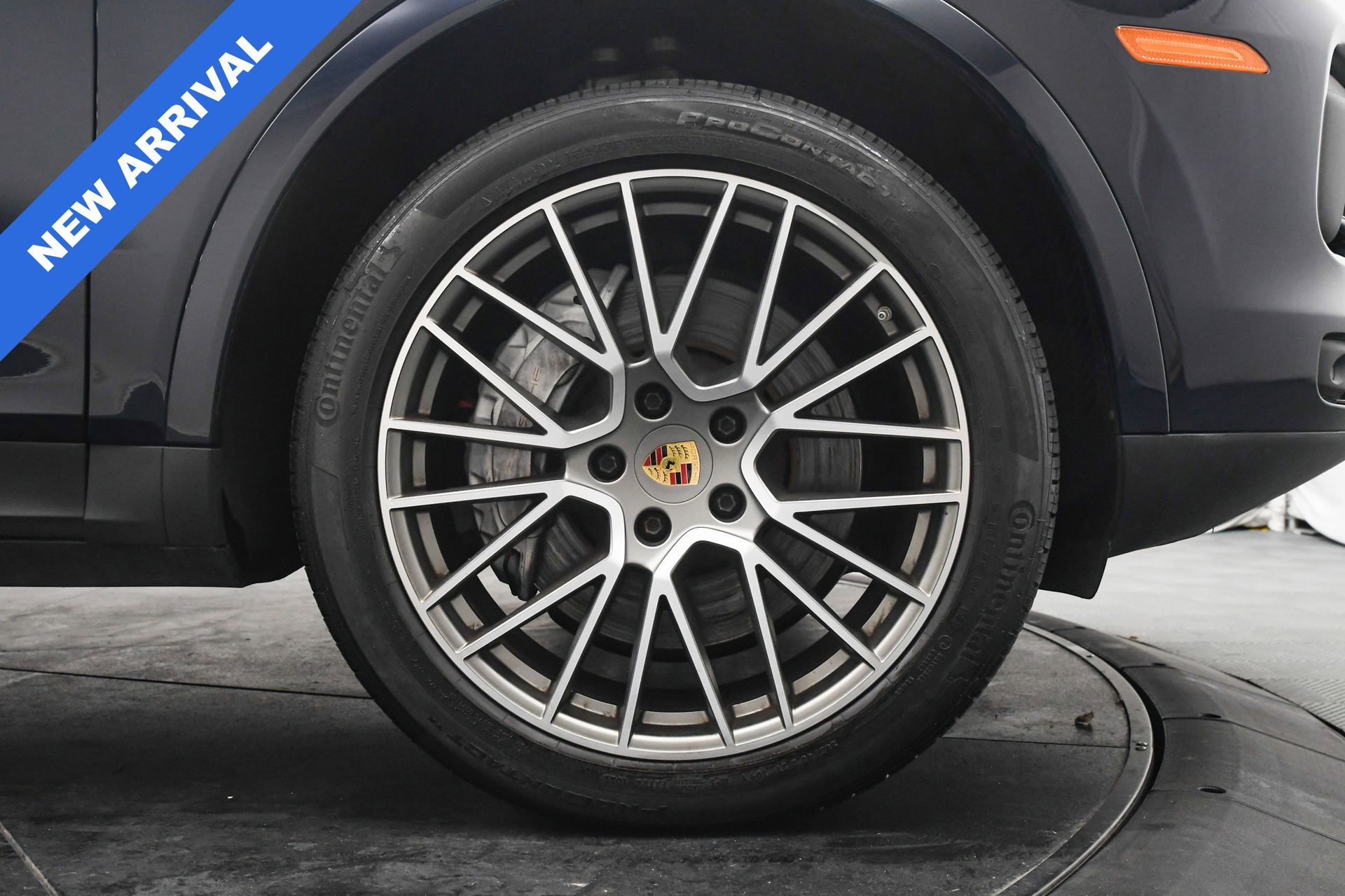 Used 2023 Porsche Cayenne Platinum Edition image 34