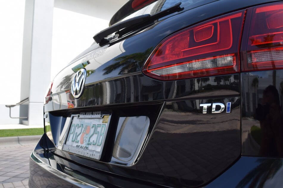 Used 2015 Volkswagen Golf TDI S FWD image 21