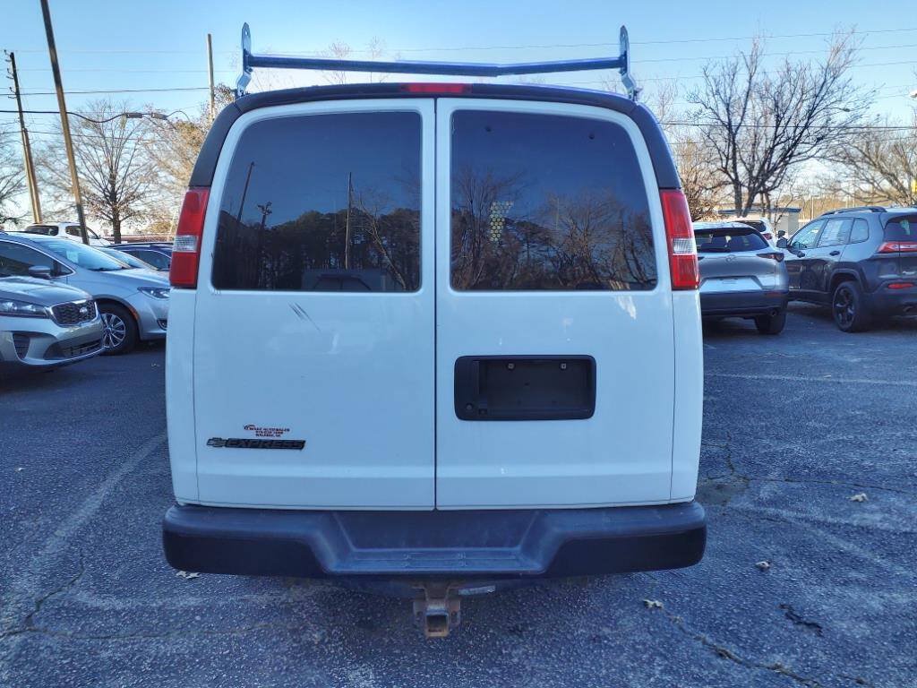 Used 2019 Chevrolet Express 2500 w/ Driver Convenience Package RWD image 4