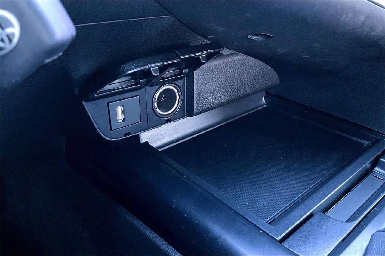 Used 2020 Toyota Camry SE image 15