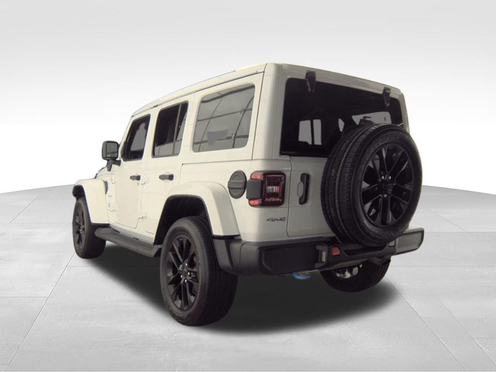 Used 2023 Jeep Wrangler Unlimited Sahara w/ Cold Weather Group AWD/4WD image 4