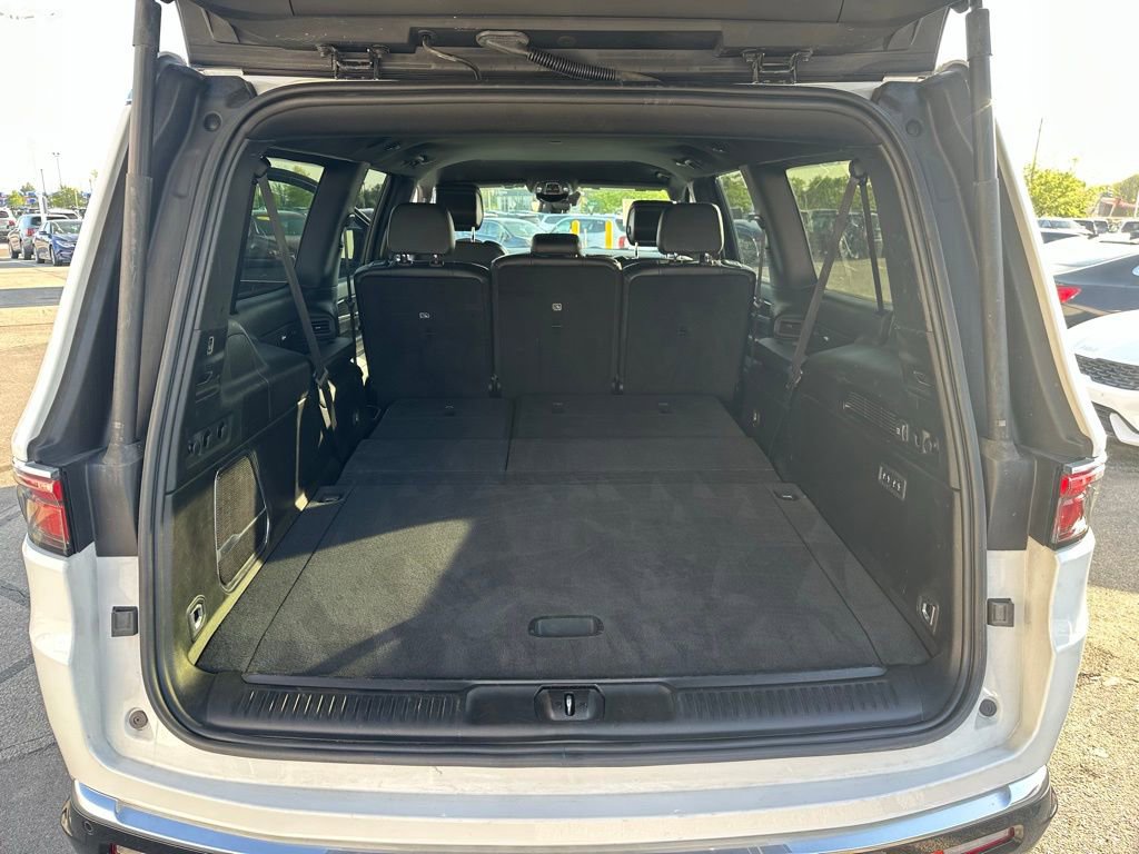 Used 2024 Jeep Wagoneer L Series III w/ Flexible Seating Group AWD/4WD image 32