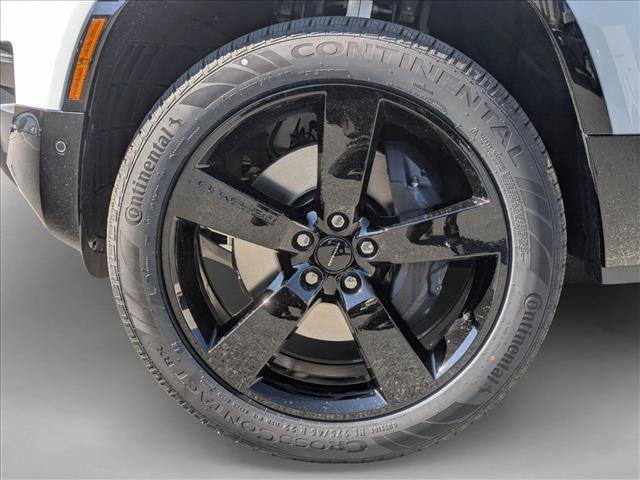 New 2026 Land Rover Defender 130 X-Dynamic SE AWD/4WD image 10