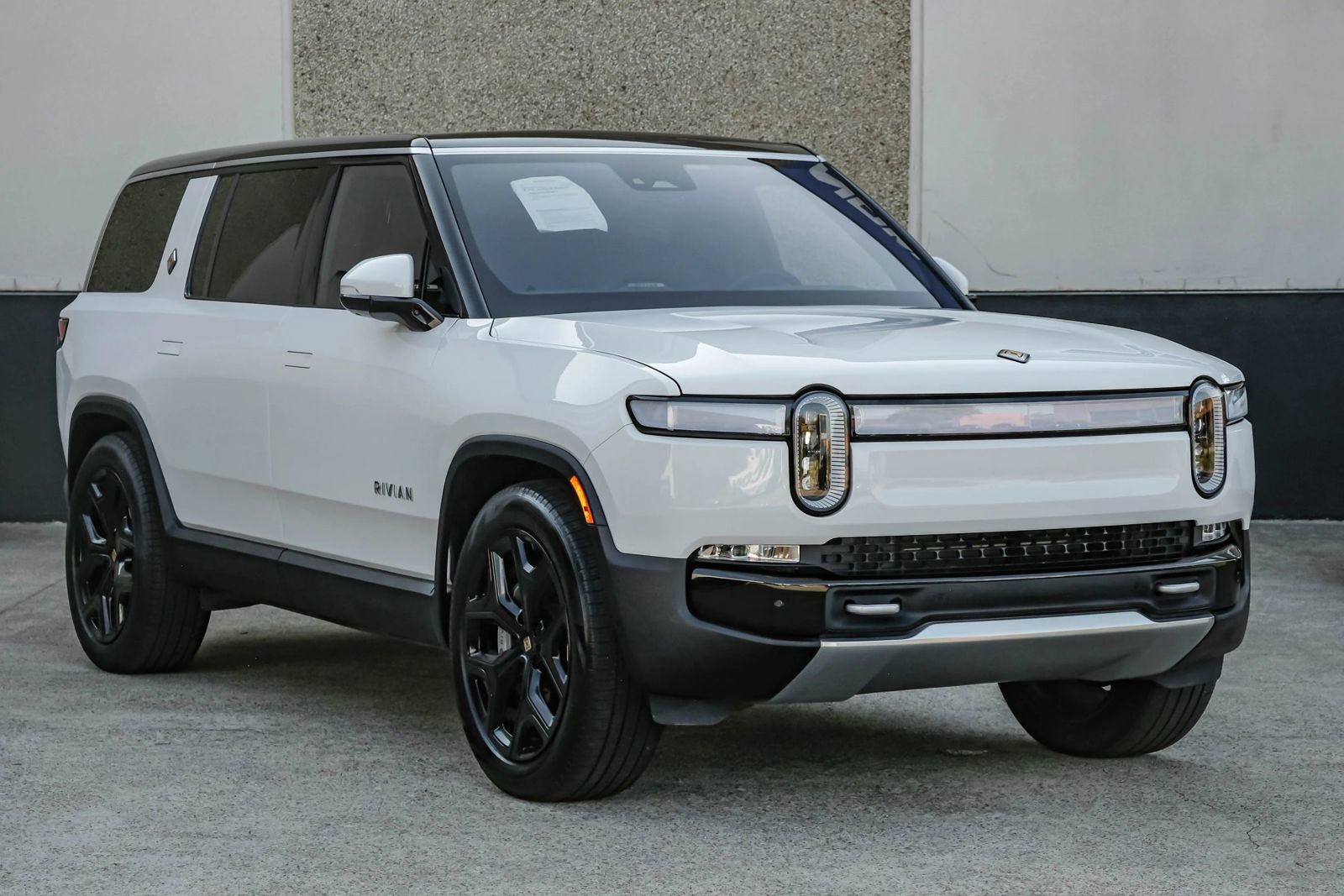 Used 2024 Rivian R1S Adventure AWD/4WD image 8