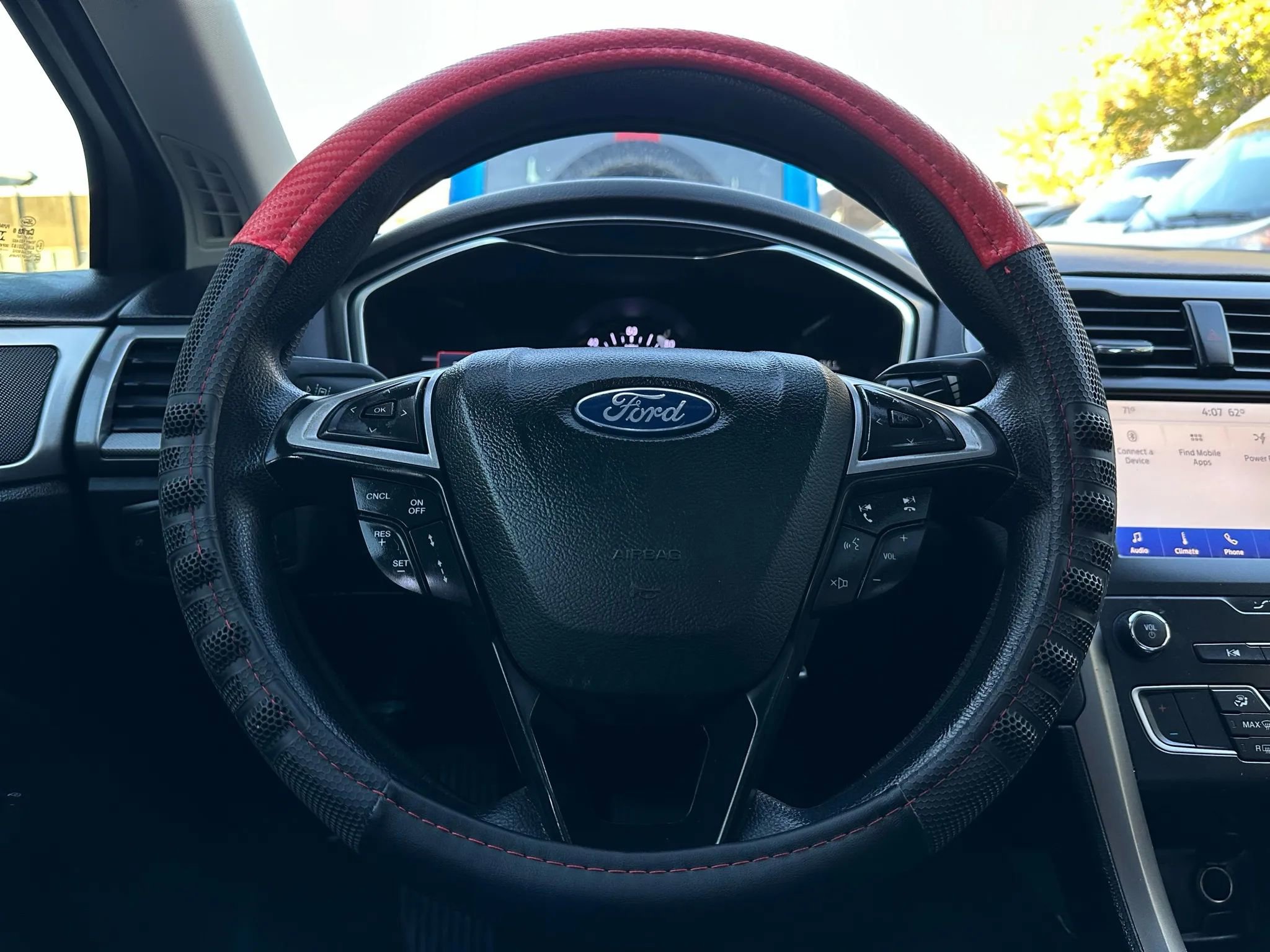 Used 2020 Ford Fusion SE image 27