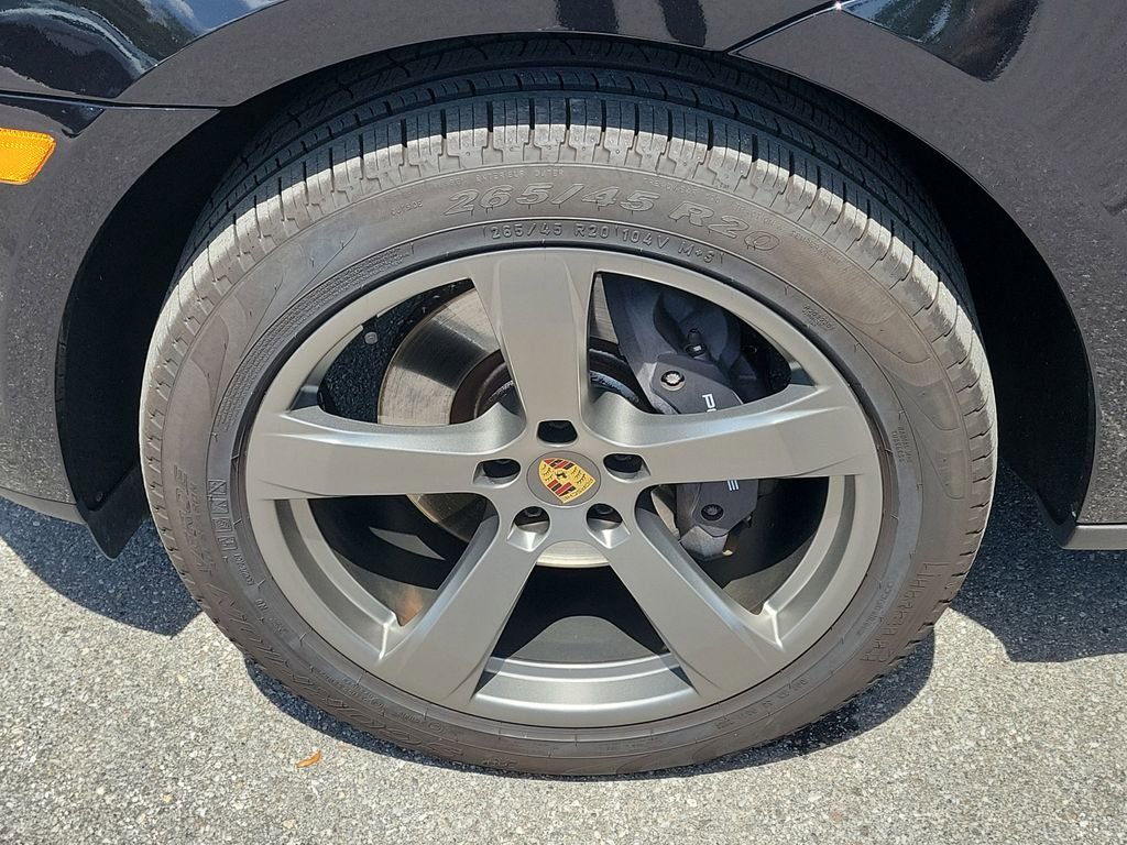 Certified 2022 Porsche Macan image 12