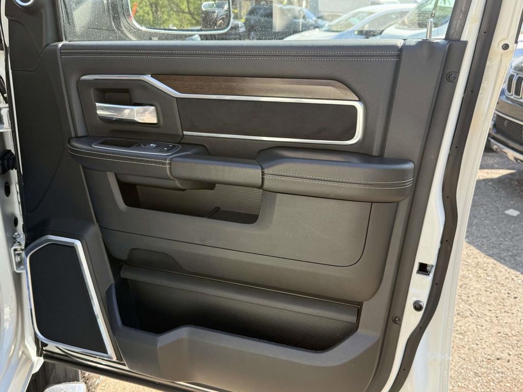 Used 2022 RAM 2500 Laramie AWD/4WD image 8