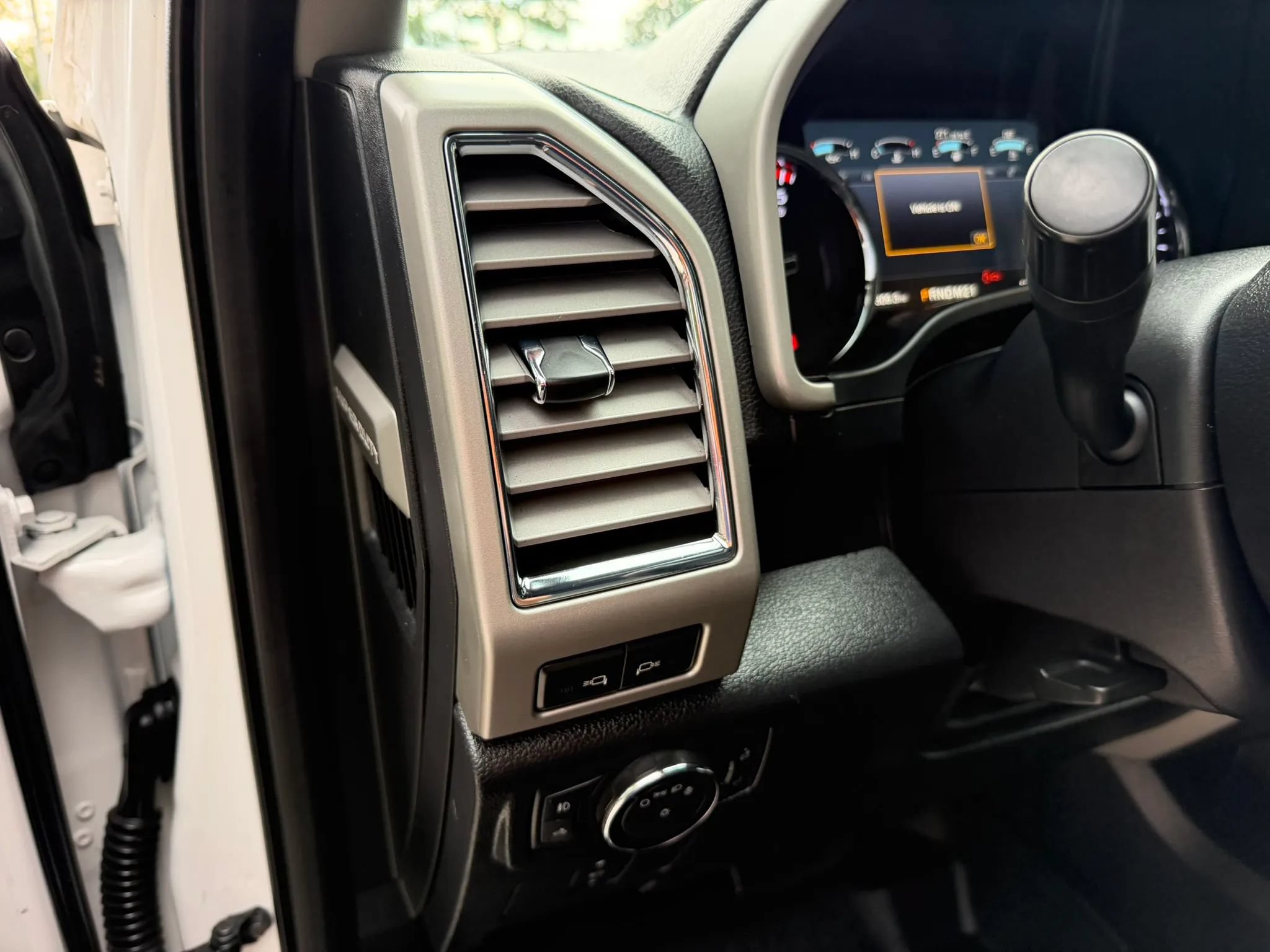Used 2017 Ford F350 Lariat w/ Tow Technology Bundle AWD/4WD image 29