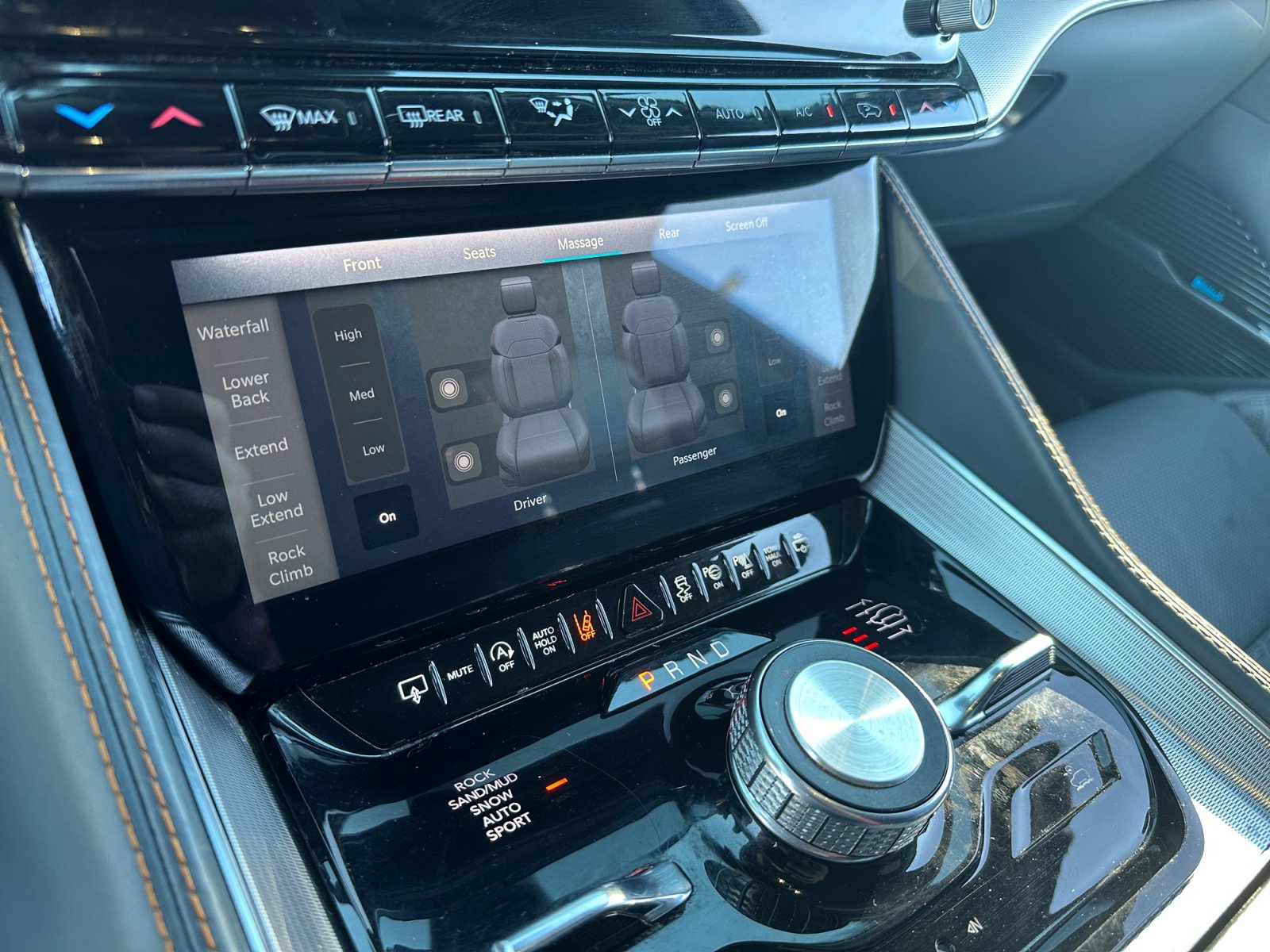 Used 2023 Jeep Grand Wagoneer Series III image 12