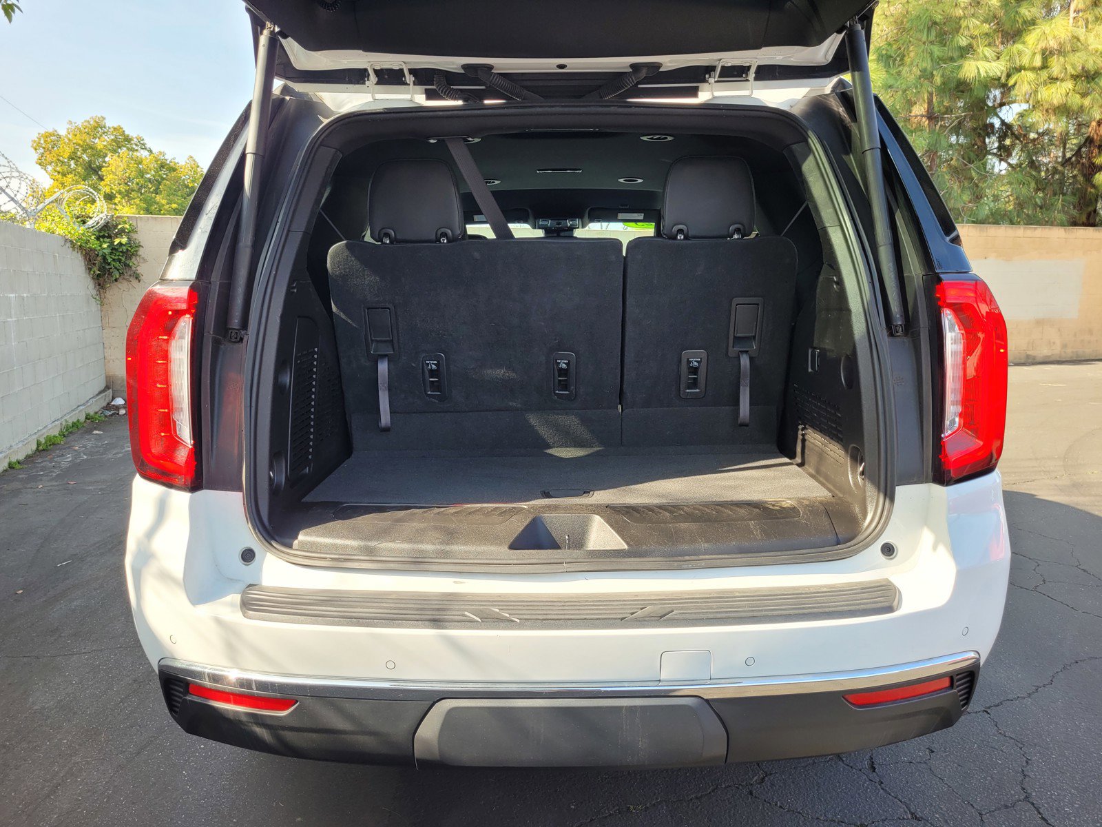 Used 2023 GMC Yukon SLT image 27