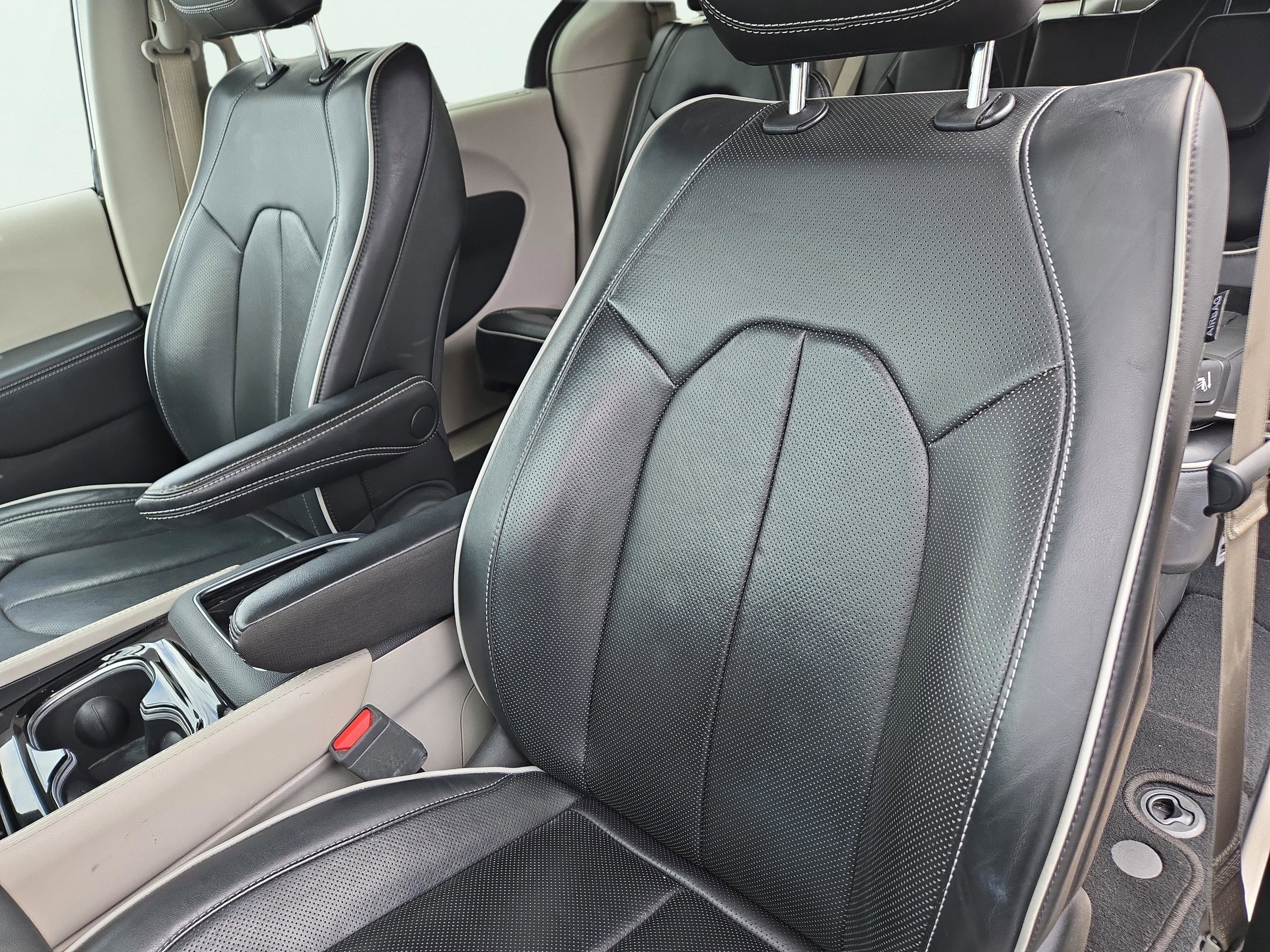 Used 2024 Chrysler Pacifica Limited image 16