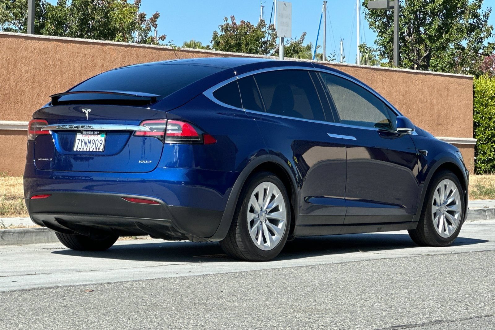 Used 2017 Tesla Model X 100D AWD/4WD image 4