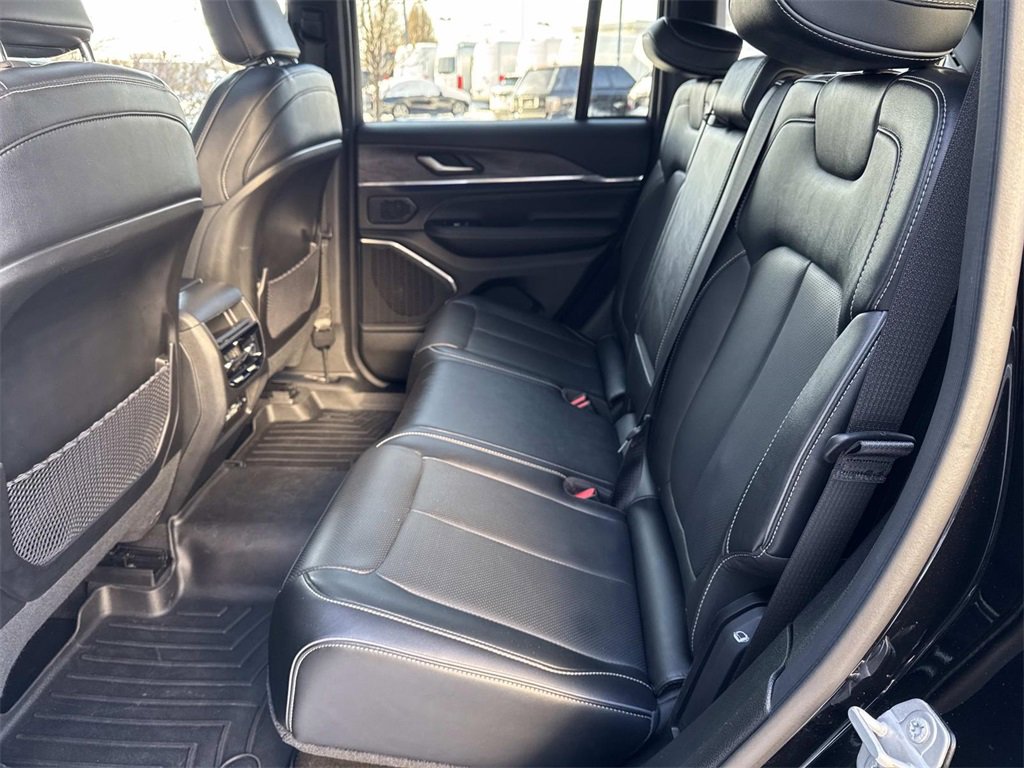 Used 2023 Jeep Grand Cherokee Overland image 13