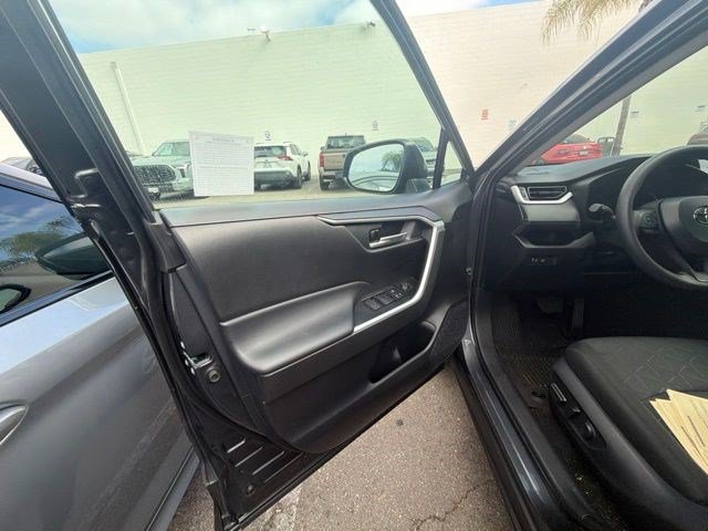 Used 2025 Toyota RAV4 XLE FWD image 17