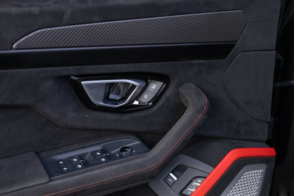 Used 2024 Lamborghini Urus Performante AWD/4WD image 27