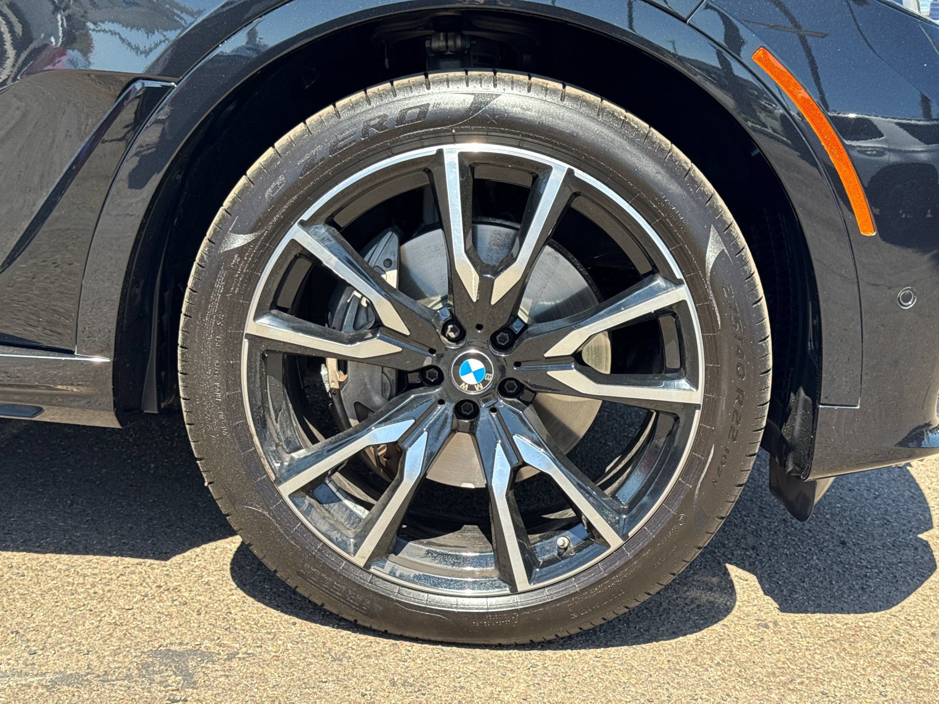 Used 2022 BMW X7 xDrive40i w/ M Sport Package AWD/4WD image 5