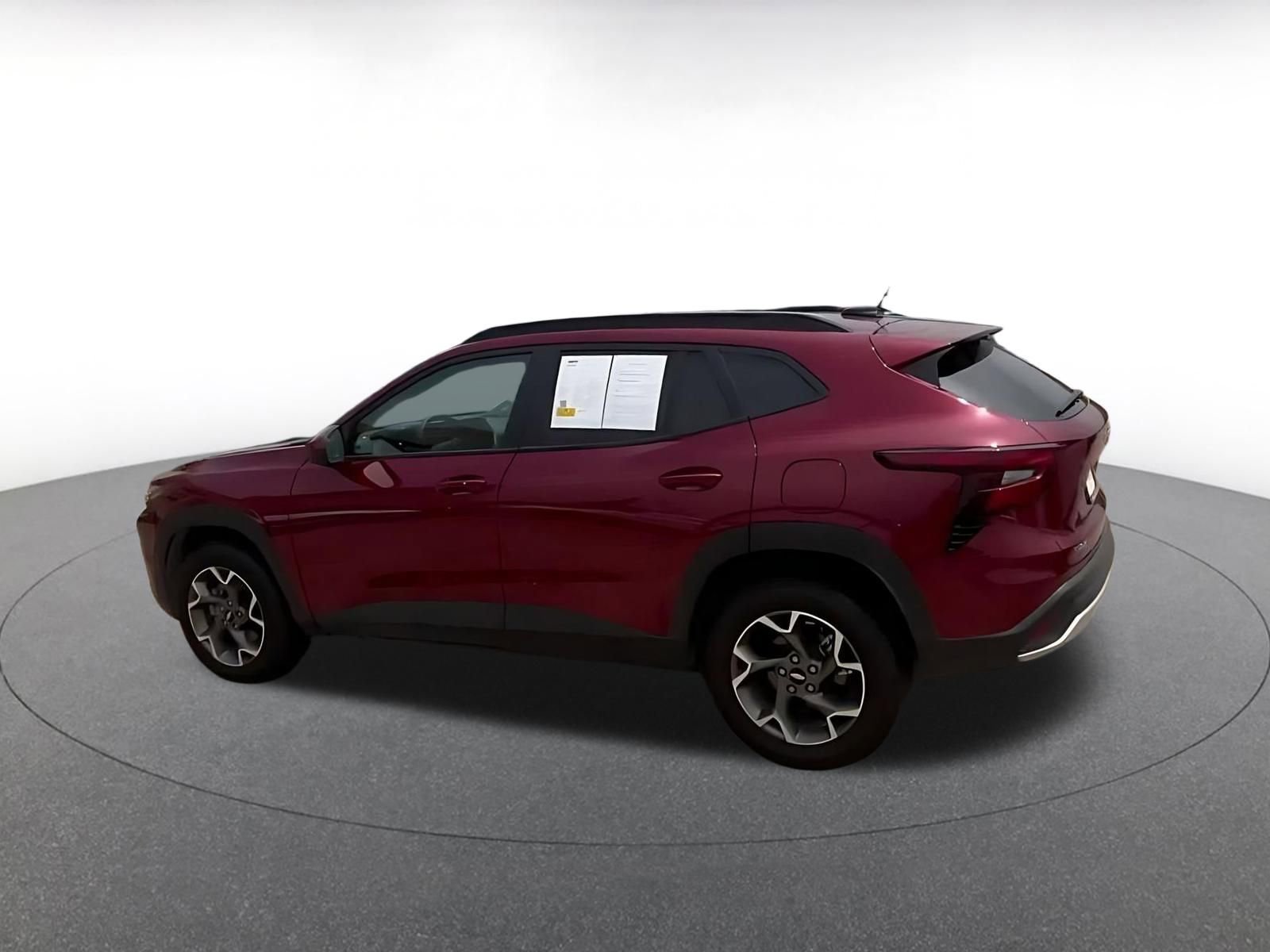 Used 2025 Chevrolet Trax LT w/ LT Convenience Package FWD image 10