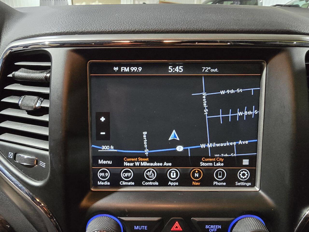 Used 2018 Jeep Grand Cherokee Altitude image 41