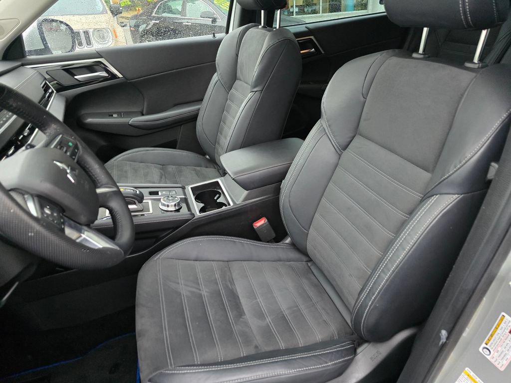 Used 2023 Mitsubishi Outlander 4WD Plug-In Hybrid image 17