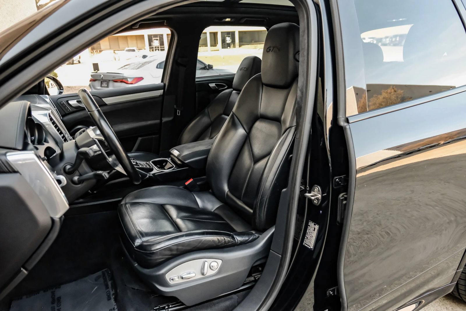 Used 2018 Porsche Cayenne GTS w/ Premium Package Plus AWD/4WD image 35