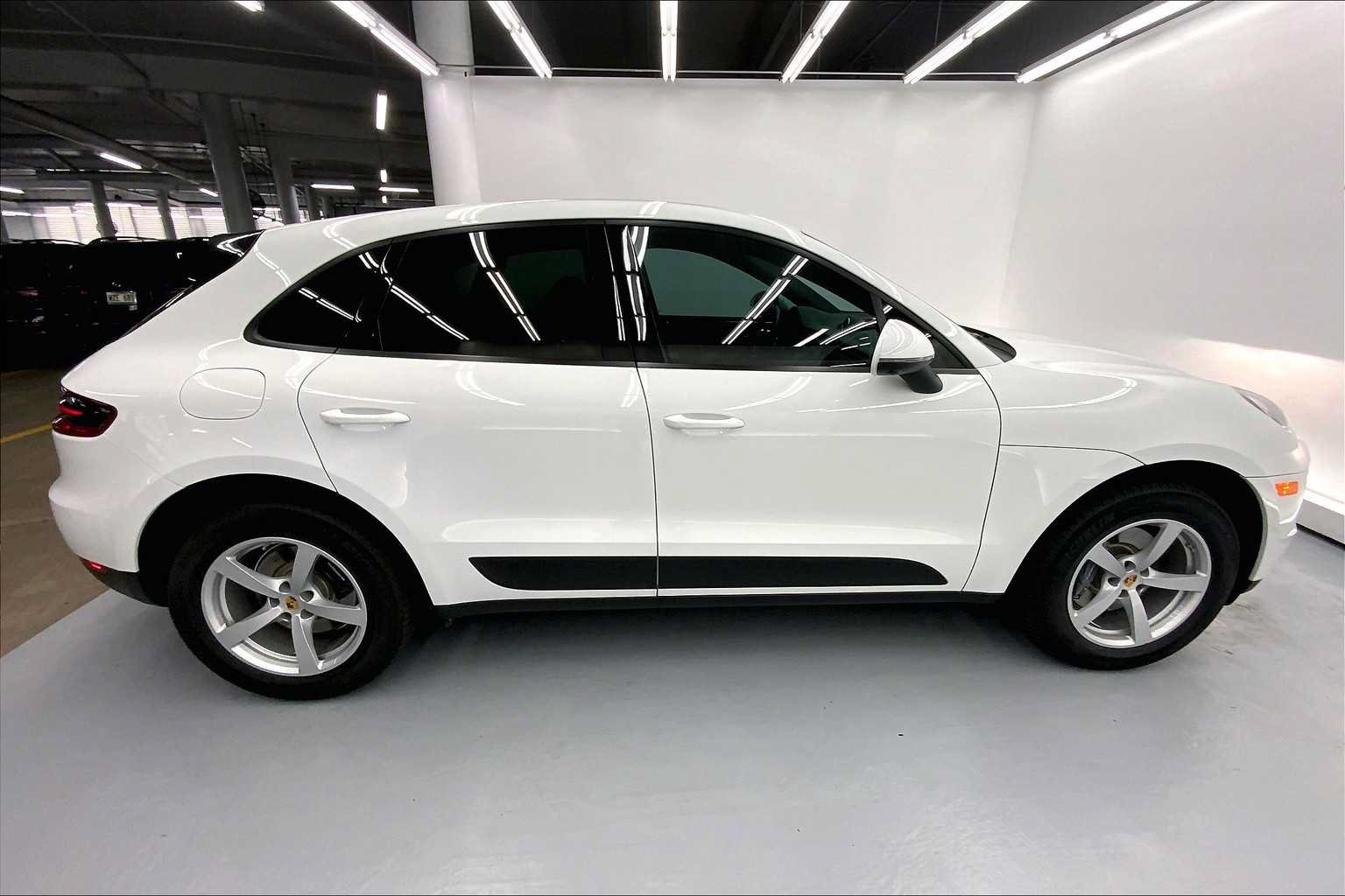 Used 2017 Porsche Macan AWD/4WD image 5
