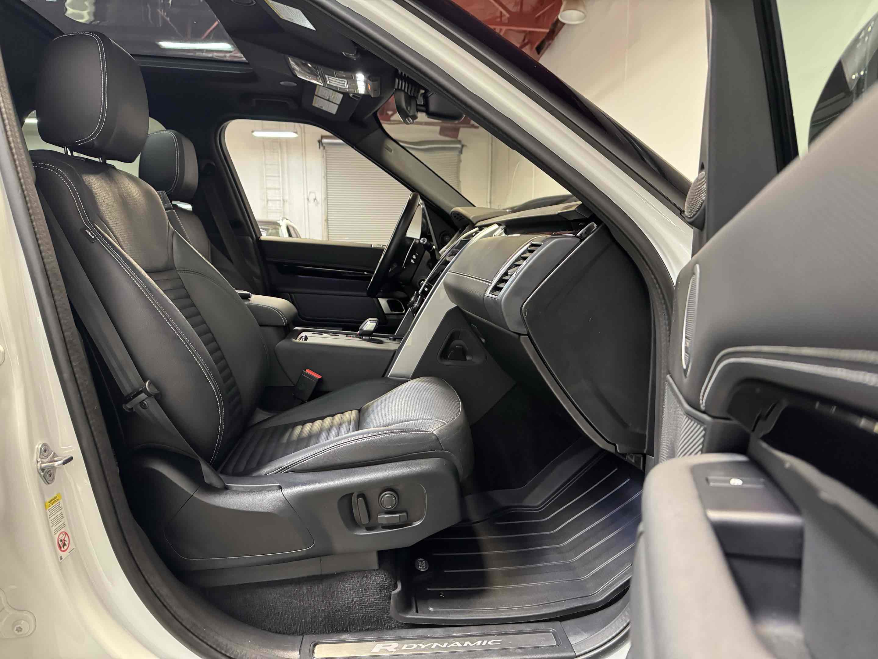 Used 2021 Land Rover Discovery S R-Dynamic image 30