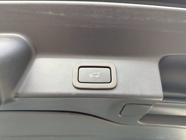 Used 2022 Jaguar F-PACE S image 19