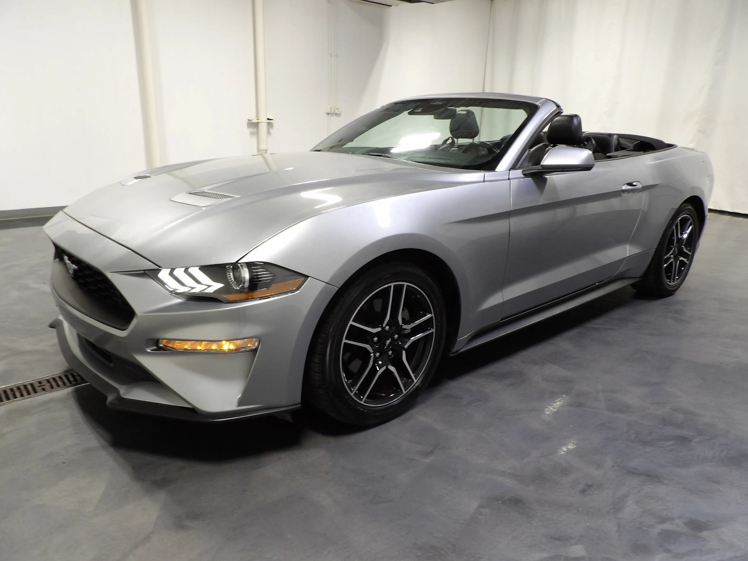 Used 2022 Ford Mustang Premium RWD image 11