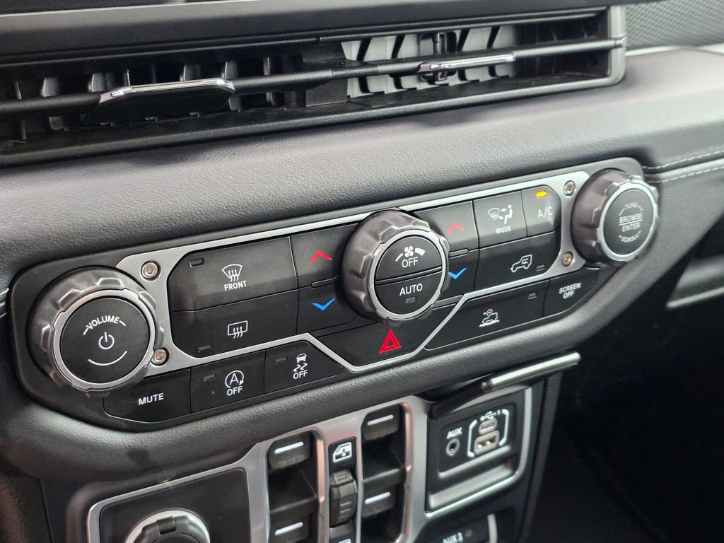Used 2025 Jeep Wrangler Rubicon image 32