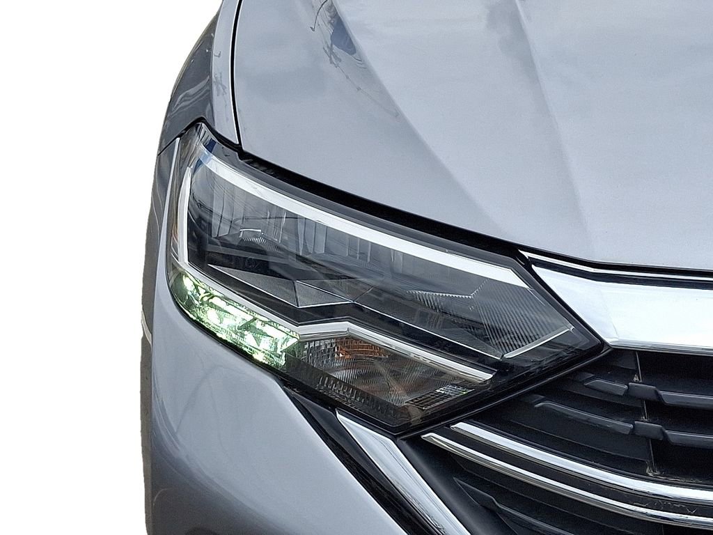 Used 2024 Volkswagen Jetta SE w/ Panoramic Sunroof Package image 10