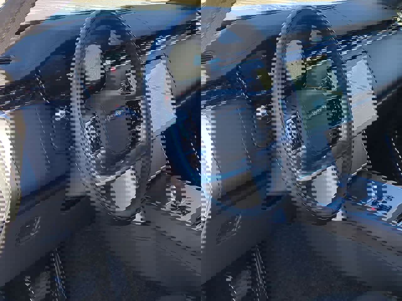 New 2025 Land Rover Range Rover SE image 2