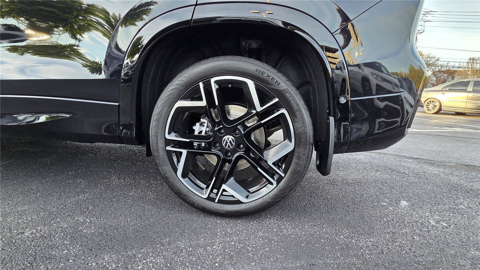 New 2026 Volkswagen Tiguan SEL R-Line AWD/4WD image 10