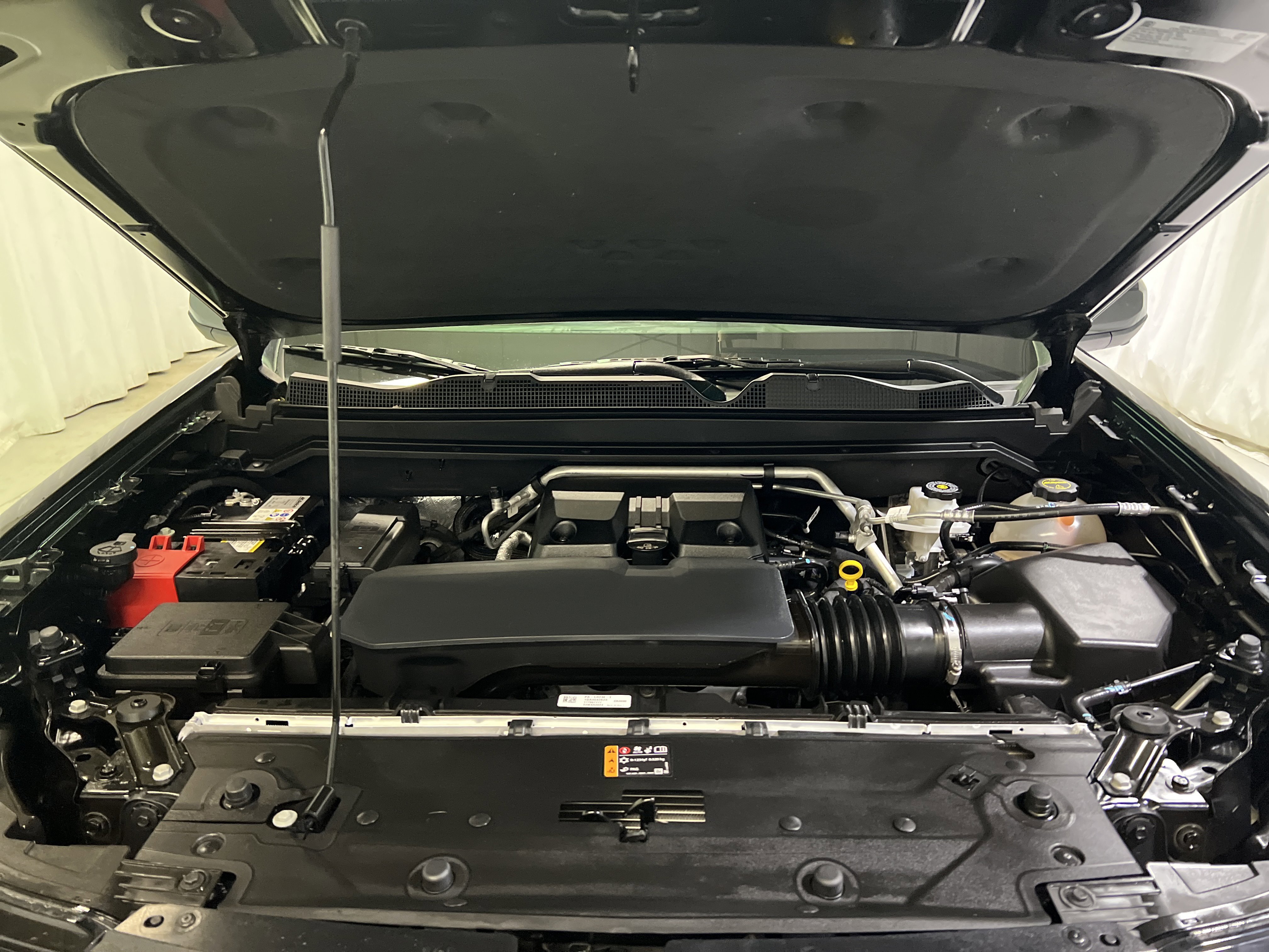 Used 2024 Chevrolet Colorado Z71 w/ Z71 Convenience Package 2 image 15