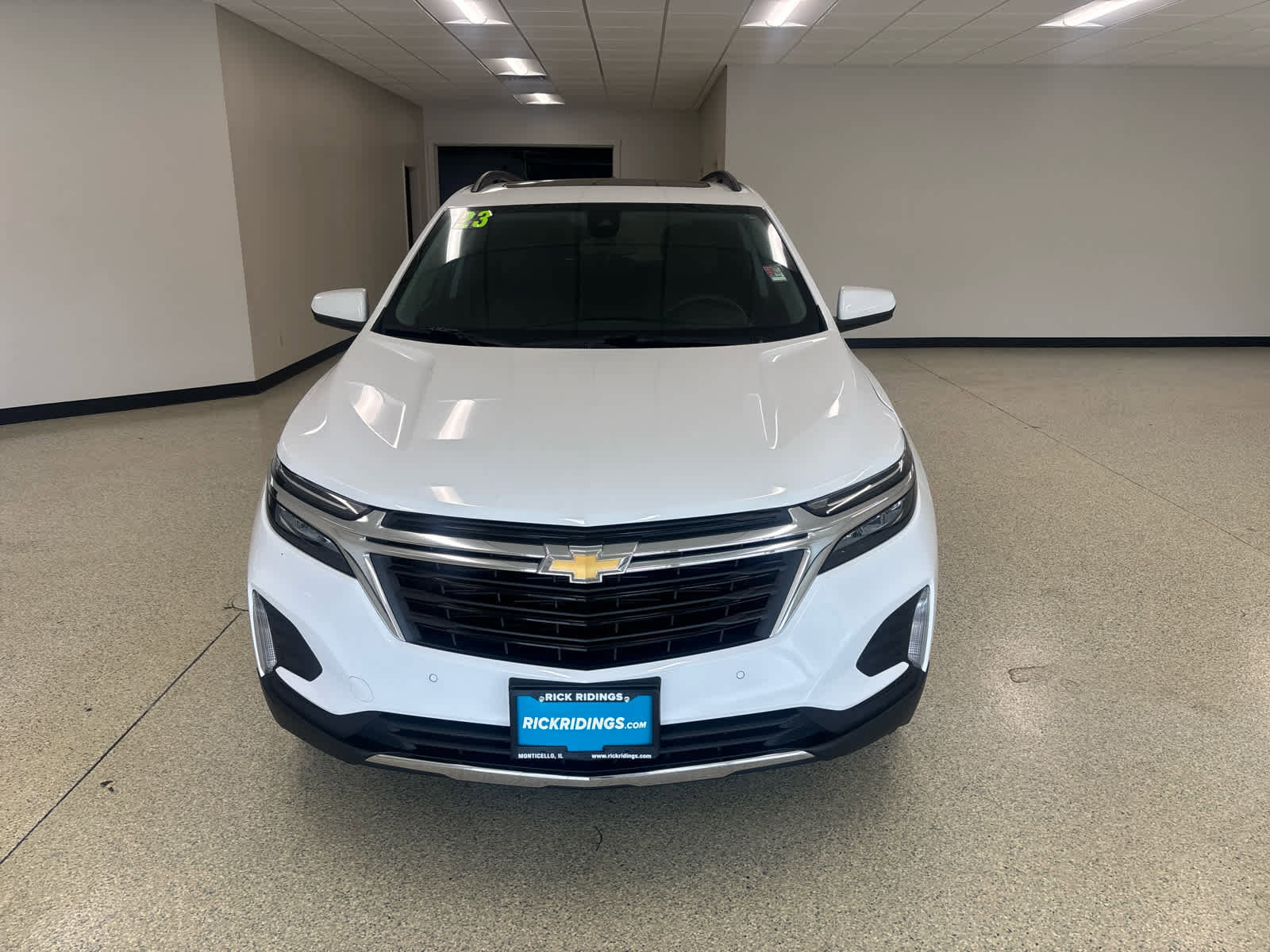 Used 2023 Chevrolet Equinox LT image 3