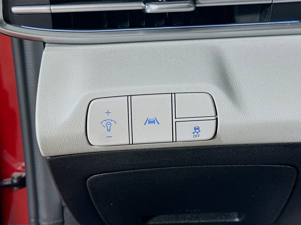 Used 2023 Hyundai Elantra Limited FWD image 21