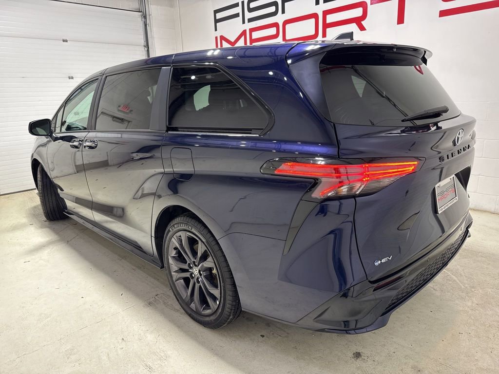 Used 2025 Toyota Sienna XSE image 5