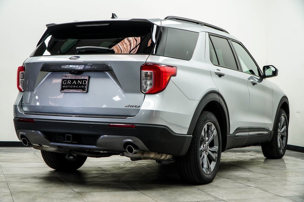 Used 2022 Ford Explorer XLT w/ Equipment Group 202A image 12