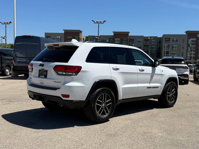 Used 2018 Jeep Grand Cherokee Trailhawk w/ Trailhawk Luxury Group AWD/4WD image 3