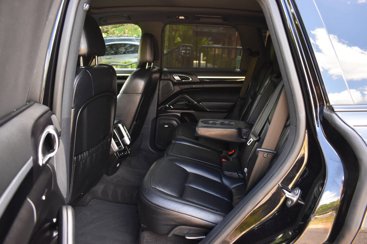 Used 2018 Porsche Cayenne Platinum Edition AWD/4WD image 9
