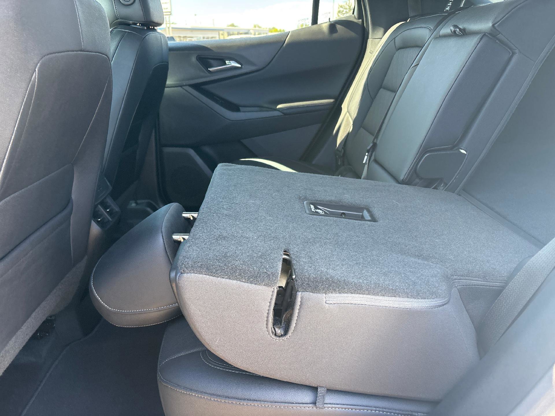 Used 2025 Chevrolet Equinox LT w/ Convenience Package II image 33