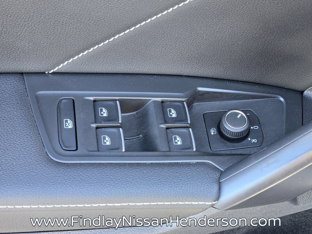 Used 2023 Volkswagen Tiguan SE w/ Panoramic Sunroof Package FWD image 22
