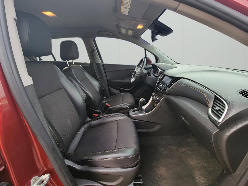 Used 2021 Chevrolet Trax LT w/ LT Convenience Package AWD/4WD image 30