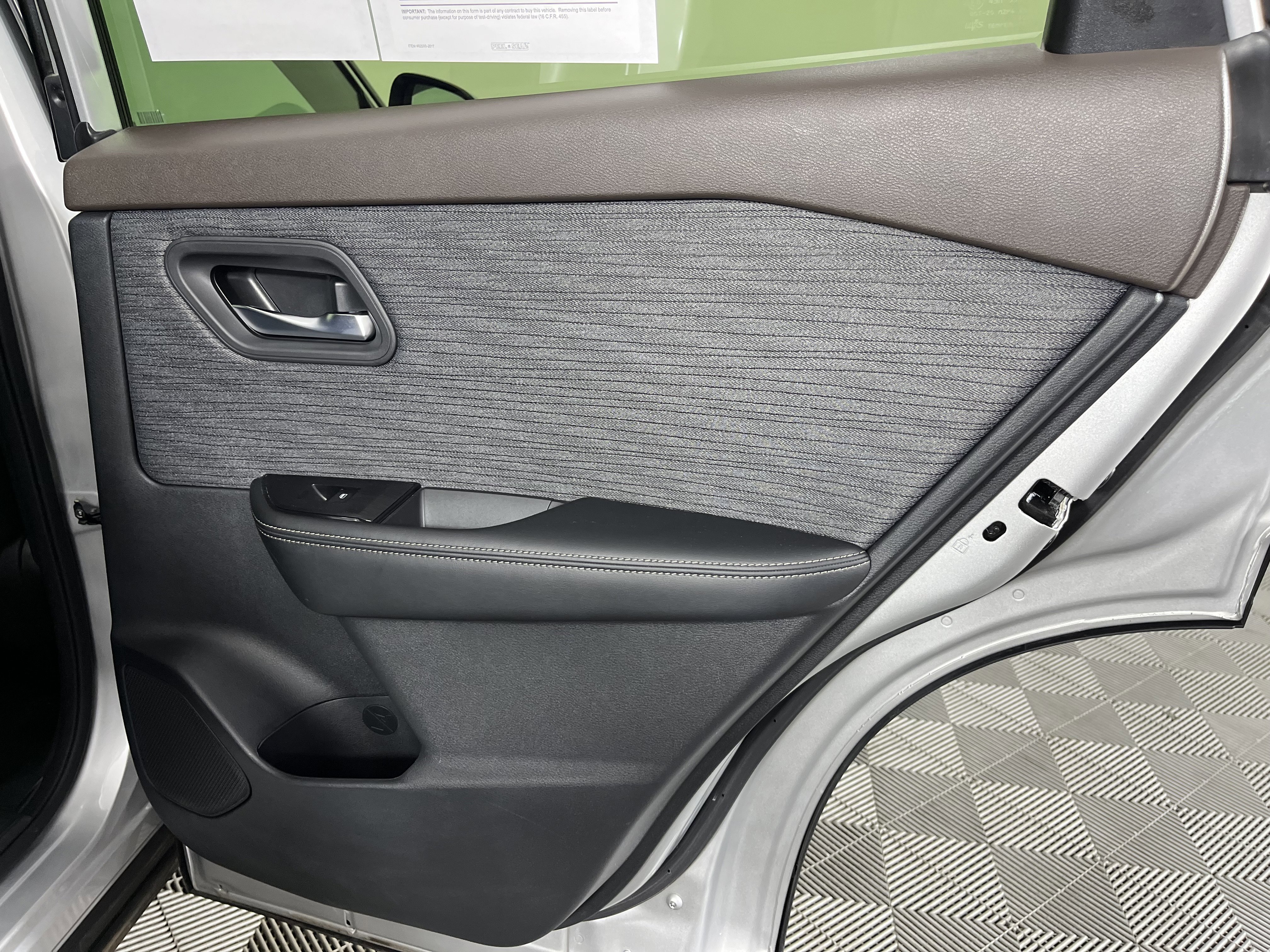 Used 2023 Nissan Rogue SV image 13