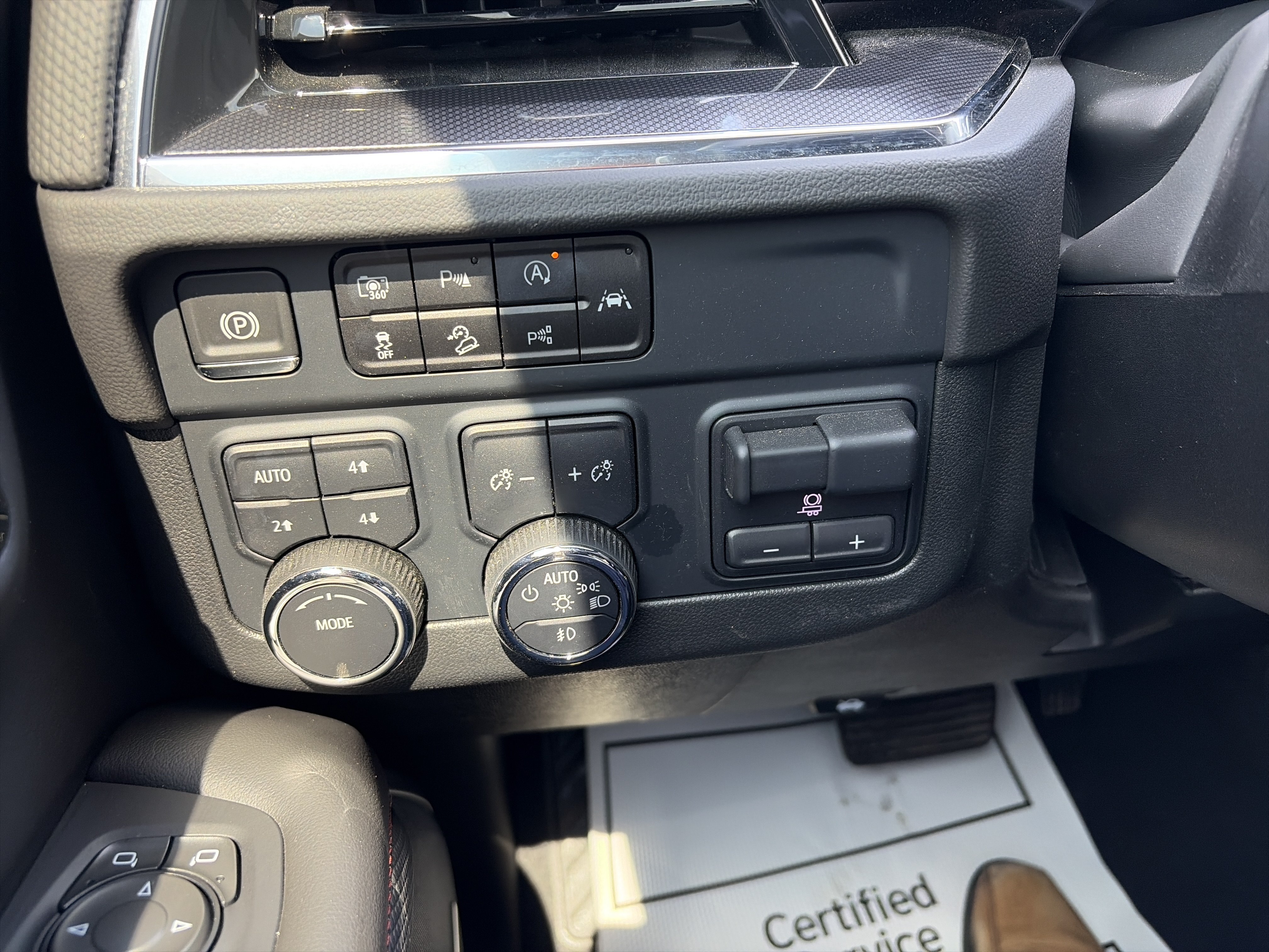 Used 2025 Chevrolet Suburban RST w/ Comfort Package AWD/4WD image 28