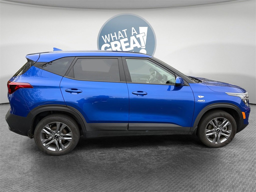 Certified 2023 Kia Seltos LX image 2