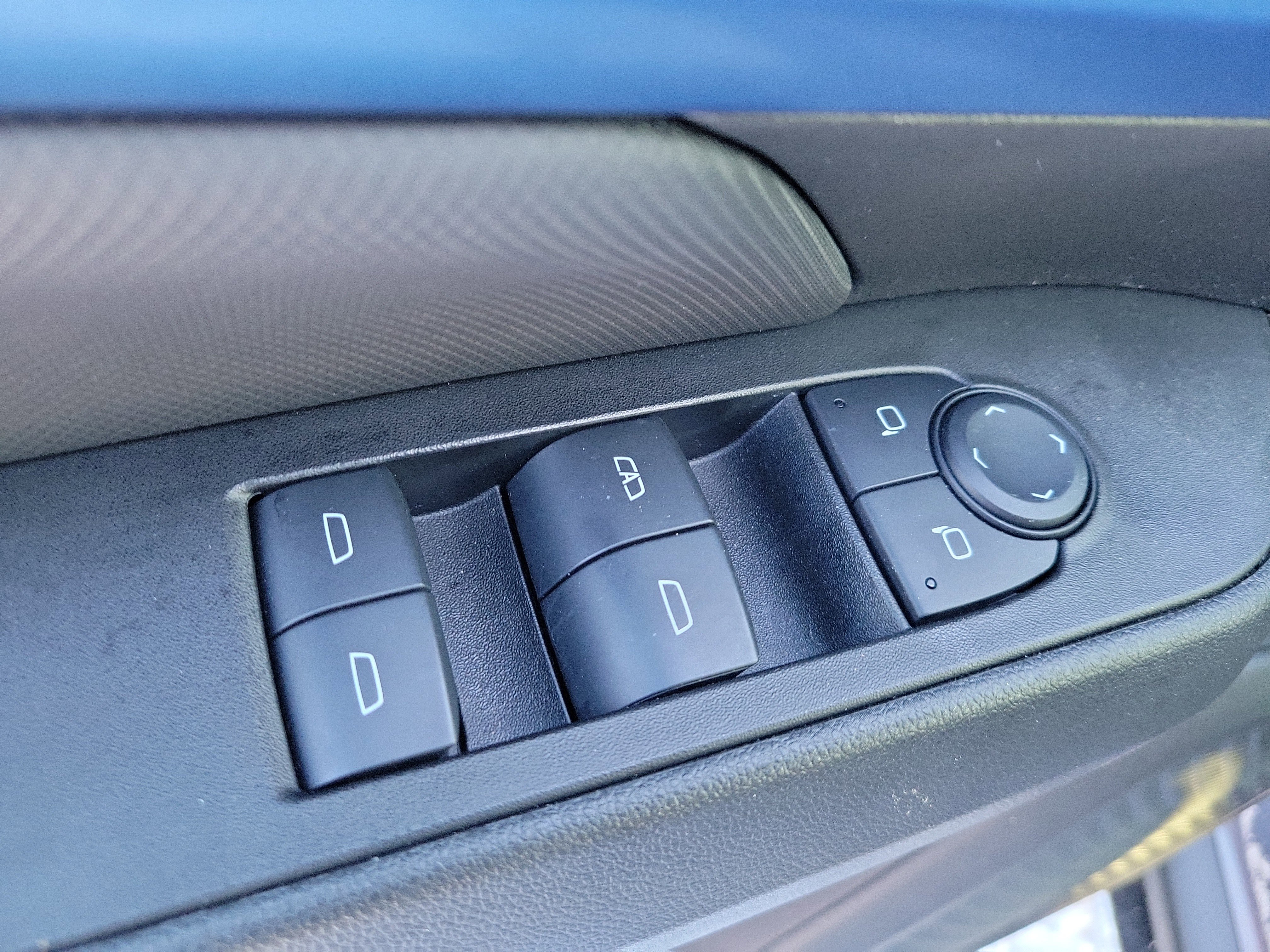 Used 2025 Chevrolet Equinox EV LT w/ Convenience Package image 20