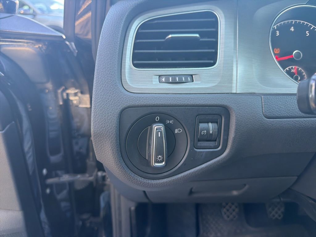 Used 2016 Volkswagen Golf S image 19